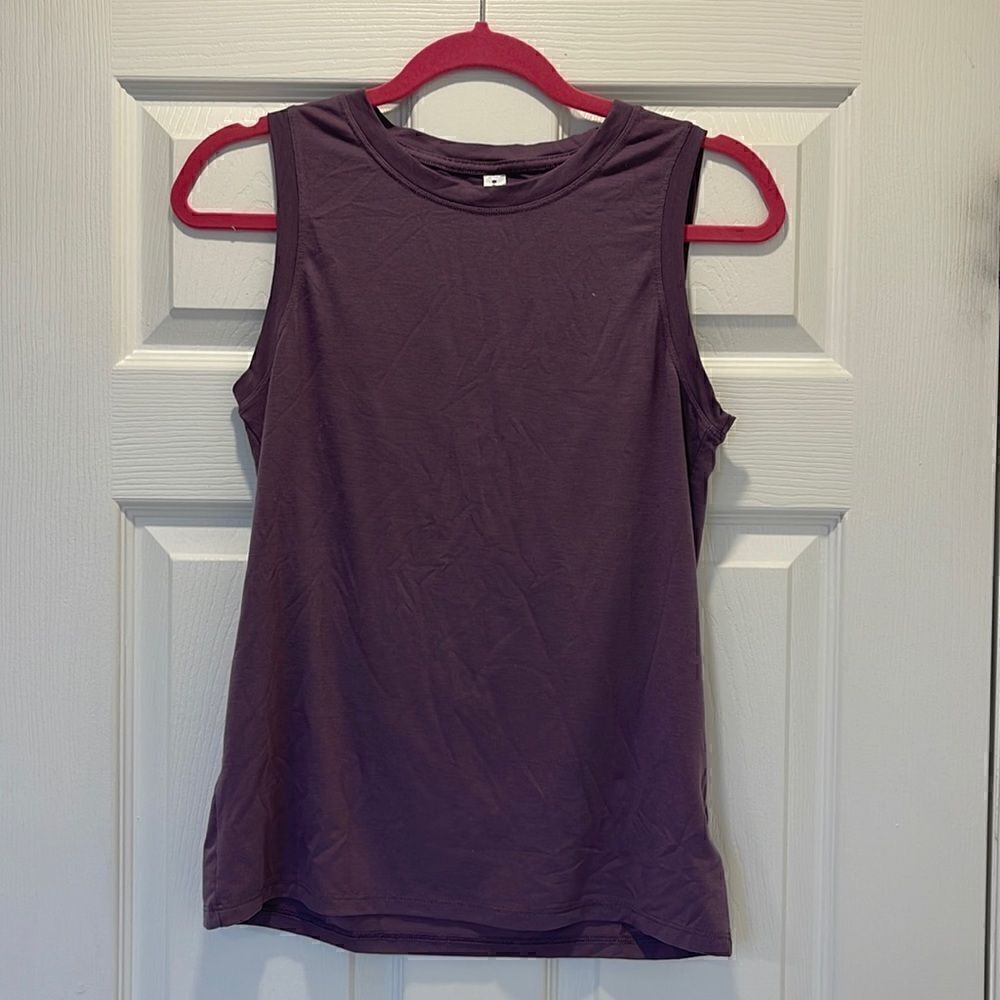 Athleta XS women’s tank top in mauve.